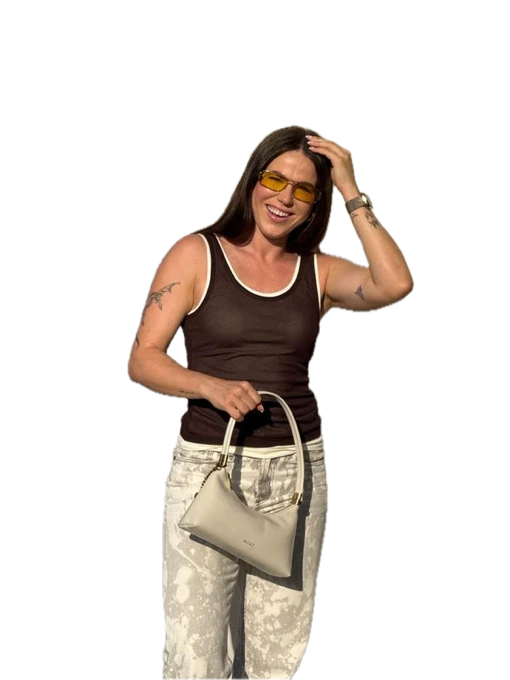 Valeria, Viral ambassador